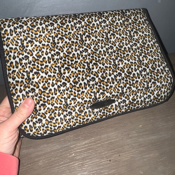 Handbags - Women’s animal print Large Silpada jewelry travel case MANY pockets trifold
